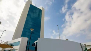 أمطار المدينة المنورة توقف الدراسة حضوريًا وتحول آلاف الطلاب إلى التعليم عن بُعد